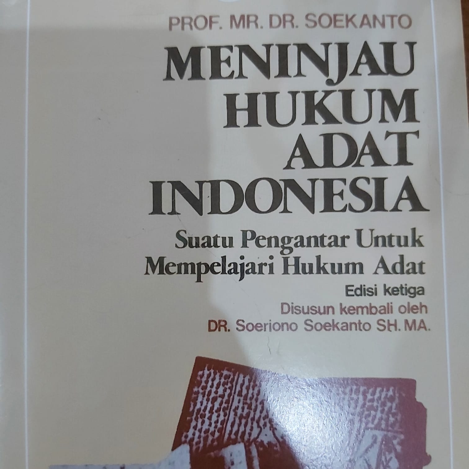 MENINJAU HUKUM ADAT INDONESIA